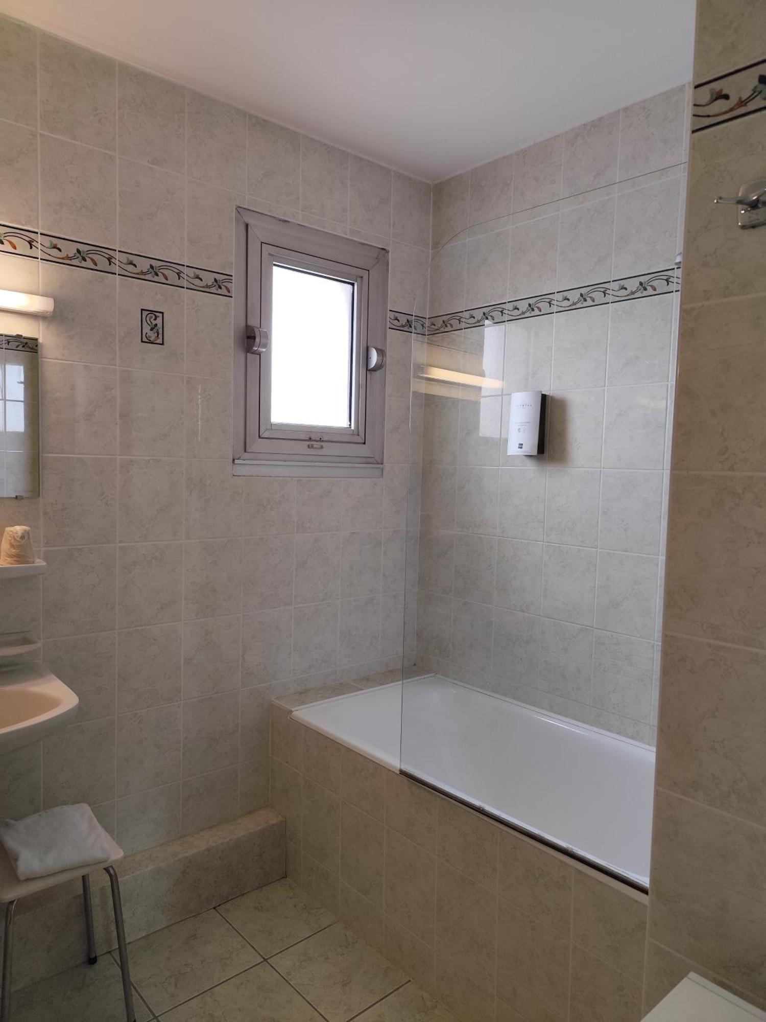 Saint Jacques Hotel 3*